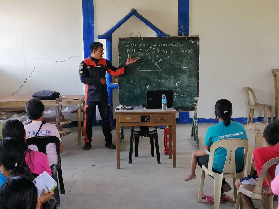 Mina Fire Station personnel under the supervision of SFO2 John P Brillo OIC, Municipal Fire Marshal conducted fire prevention lectures among the members of Pantawid Pamilyang Pilipino Program (4P’s) in the Municipality of MIna dated 22-29 March 2019. The lecture aims to increase their awareness on fire safety and be more prepared in case of a fire incident, to equip them basic knowledge on the nature and behavior of fire and to be familiar with the proper response procedures during fire emergencies.